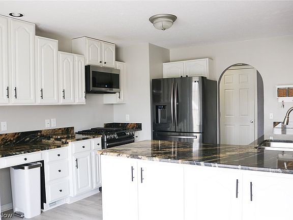 3rd image of 10818 Church Rd