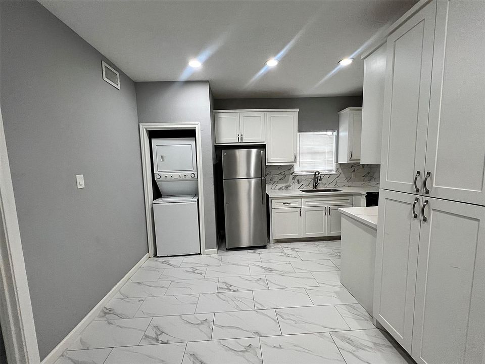 1st image of 3130 Walnut Bend Ln APT 423