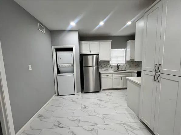 3130 Walnut Bend Ln APT 423, Houston, TX 77042