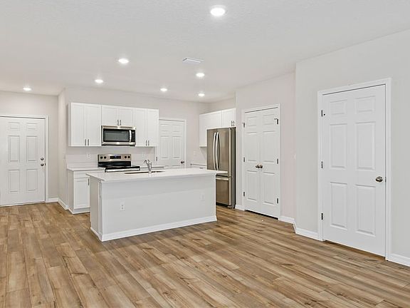 5th image of 3722 King Hill Dr