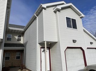 939 Rockefeller Ln, Madison, WI 53704