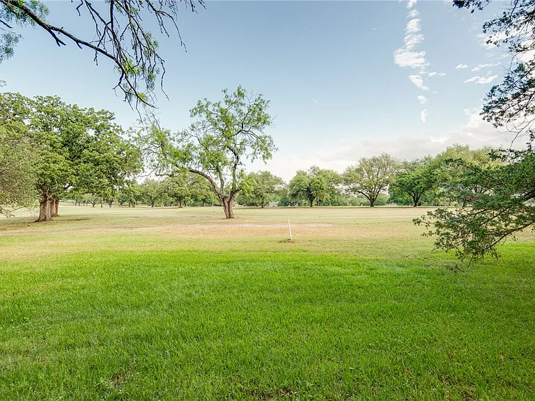 2902 Chaparral Cir — Photo 25