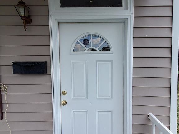 2nd image of 2203 Carrington St