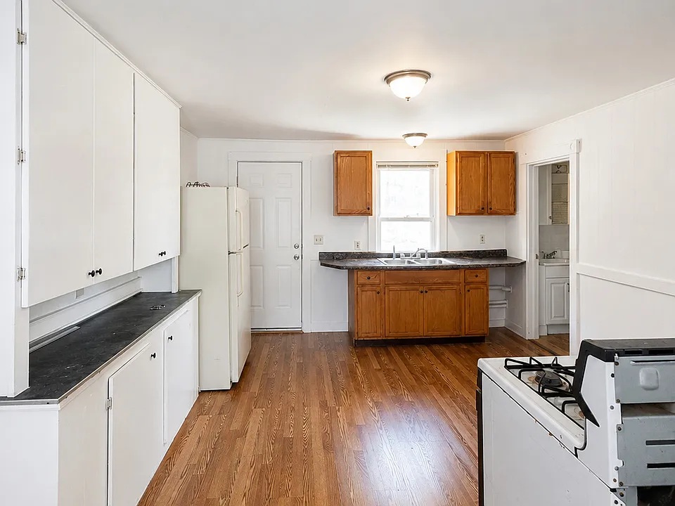 136 Chapman St #2B
