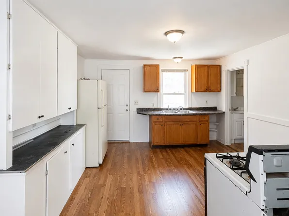 136 Chapman St #2B, Willimantic, CT 06226