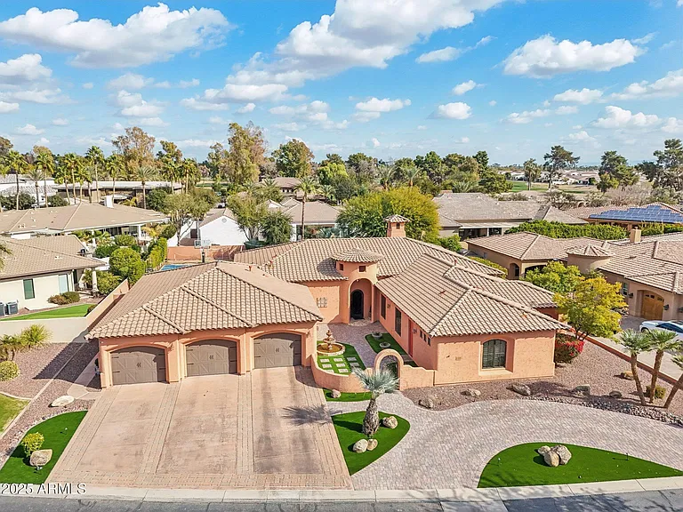 351 N Cloverfield Cir — Photo 48
