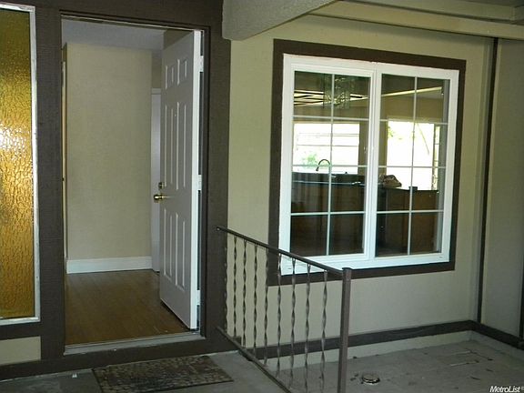 4th image of 692 Los Lunas Way