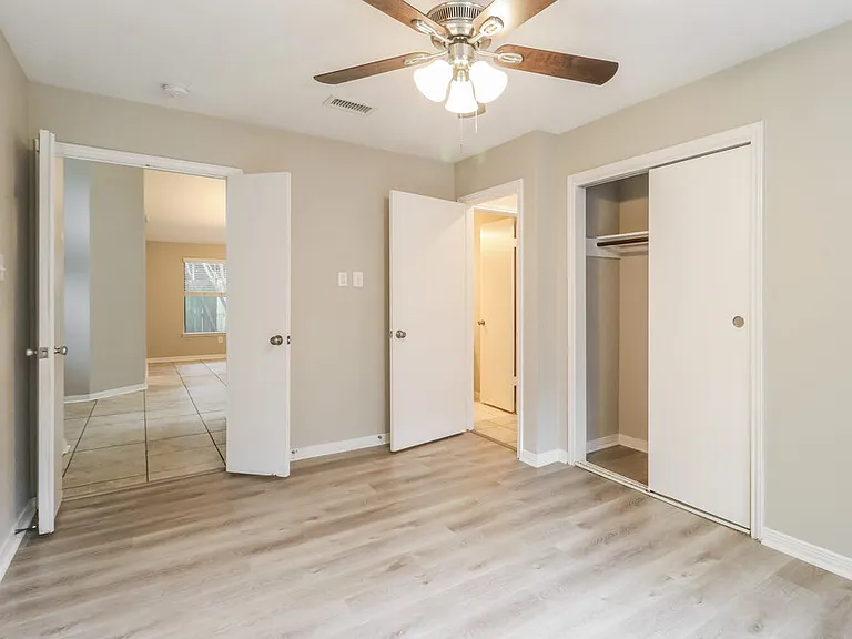 8619 Spring Green Dr — Photo 14