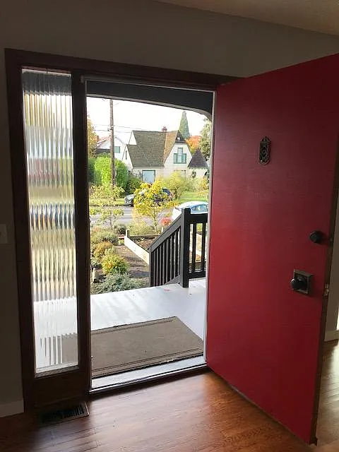 3 bed, 1300 sqft, $2,650 — Photo 3