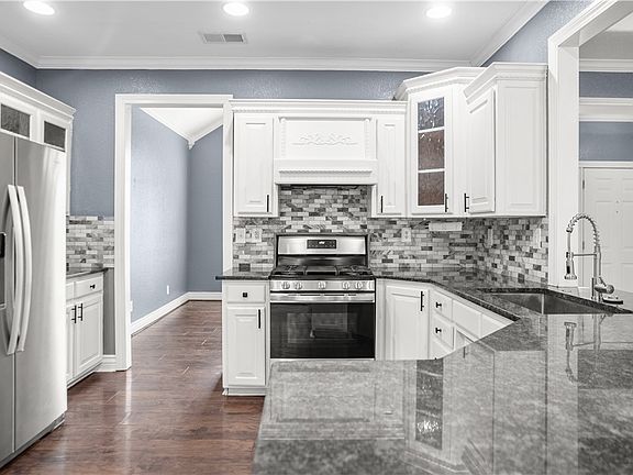 2nd image of 3141 N Warwick Dr