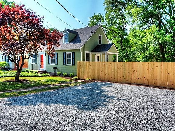 5th image of 2624 Dellrose Ave