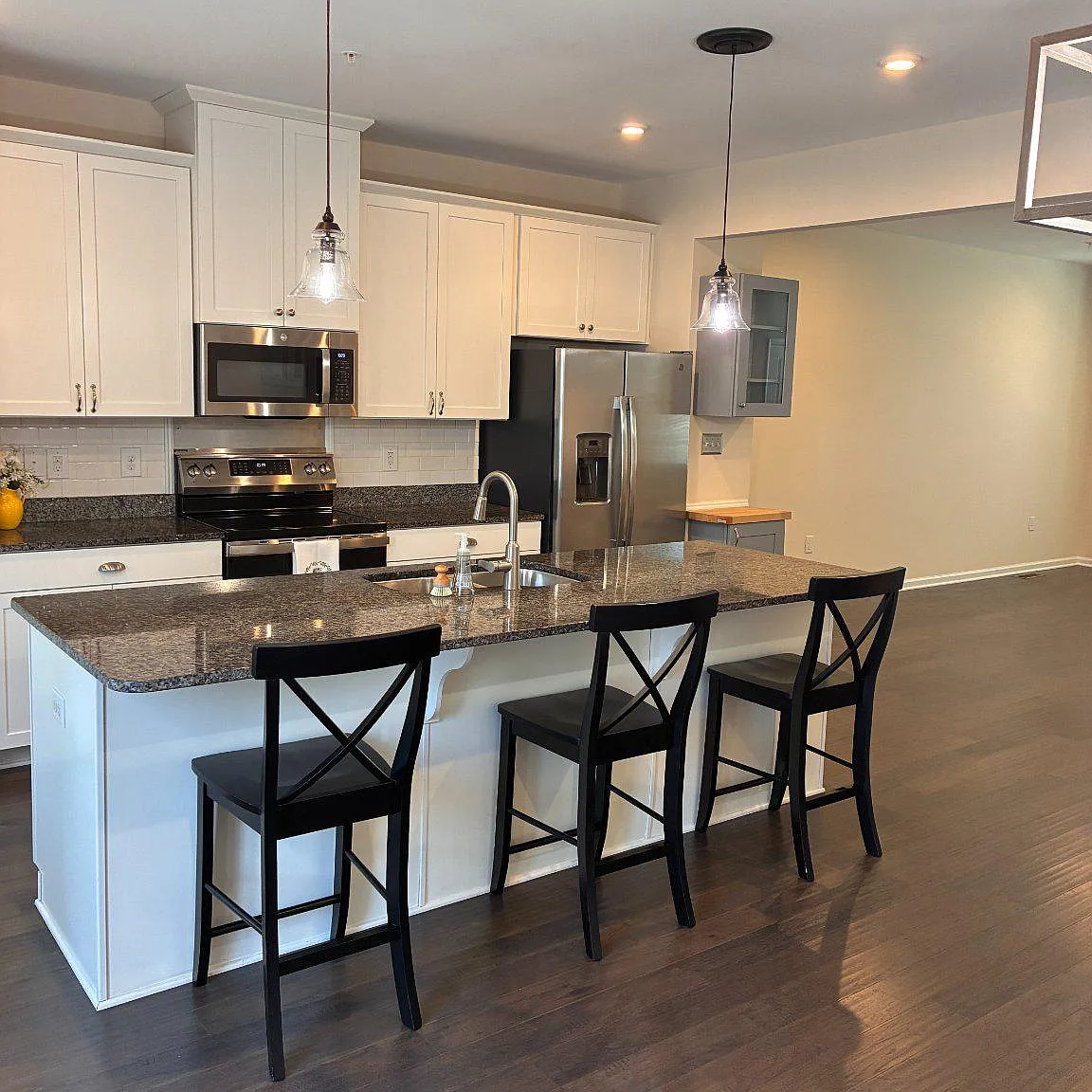 3 bed, 4.0 bath, 1765 sqft, $2,800 — Photo 2