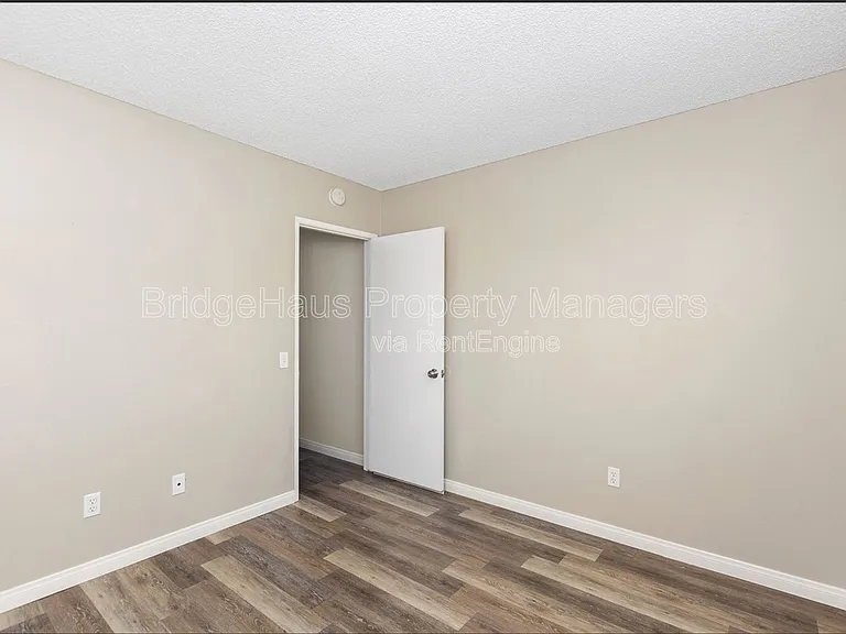 3376 Grim Ave #4 — Photo 5