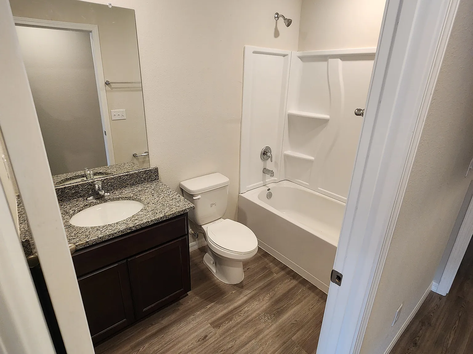 2 bed, 1001 sqft, $1,150 — Photo 4