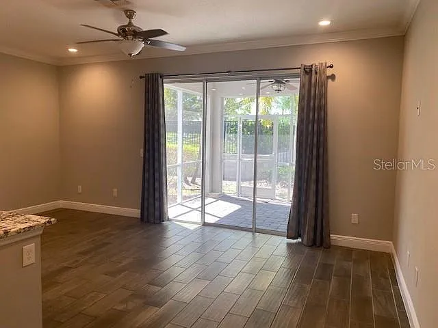 1114 Coral Ln — Photo 3