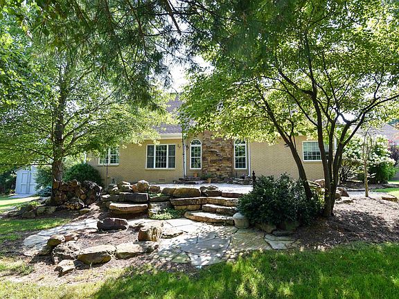 3rd image of 14940 Kingsmont Dr