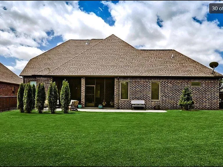 421 Trailwood Cir — Photo 32