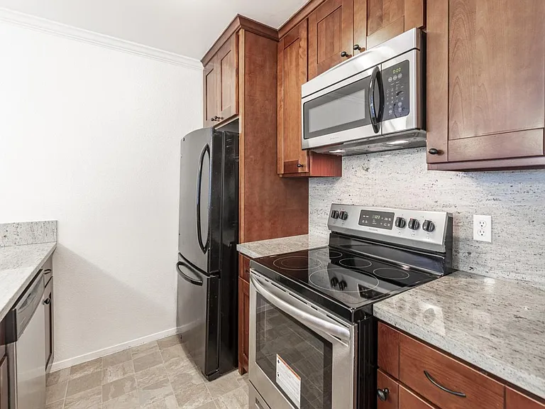 7205 Shelter Creek Ln — Photo 3