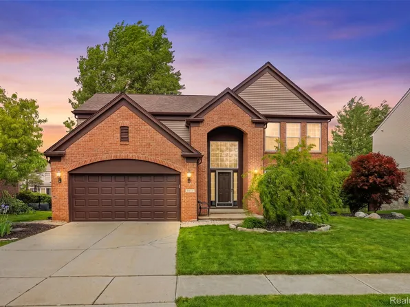 17895 Crystal River Dr, Macomb, MI 48042