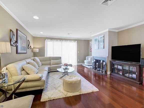 3rd image of 21 Cerone Ct