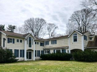 7 Wellington Rd, Locust Valley, NY 11560