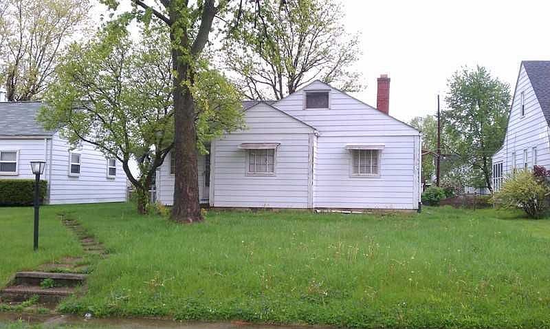 1st image of 636 S Waverly St