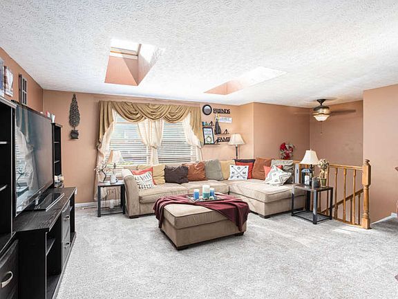 4th image of 3076 Downhill Dr