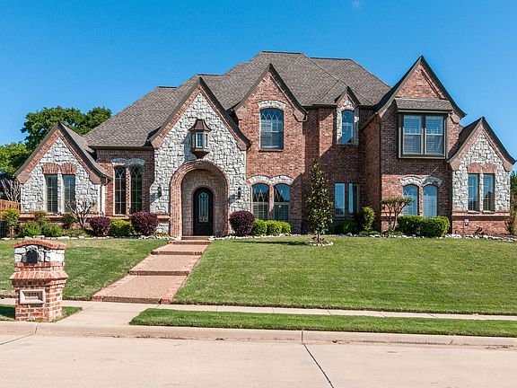 2nd image of 2321 Bridgewood Dr