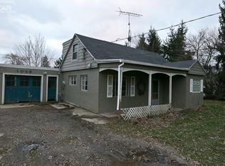1048 Grange Hall Rd, Fenton, MI 48430
