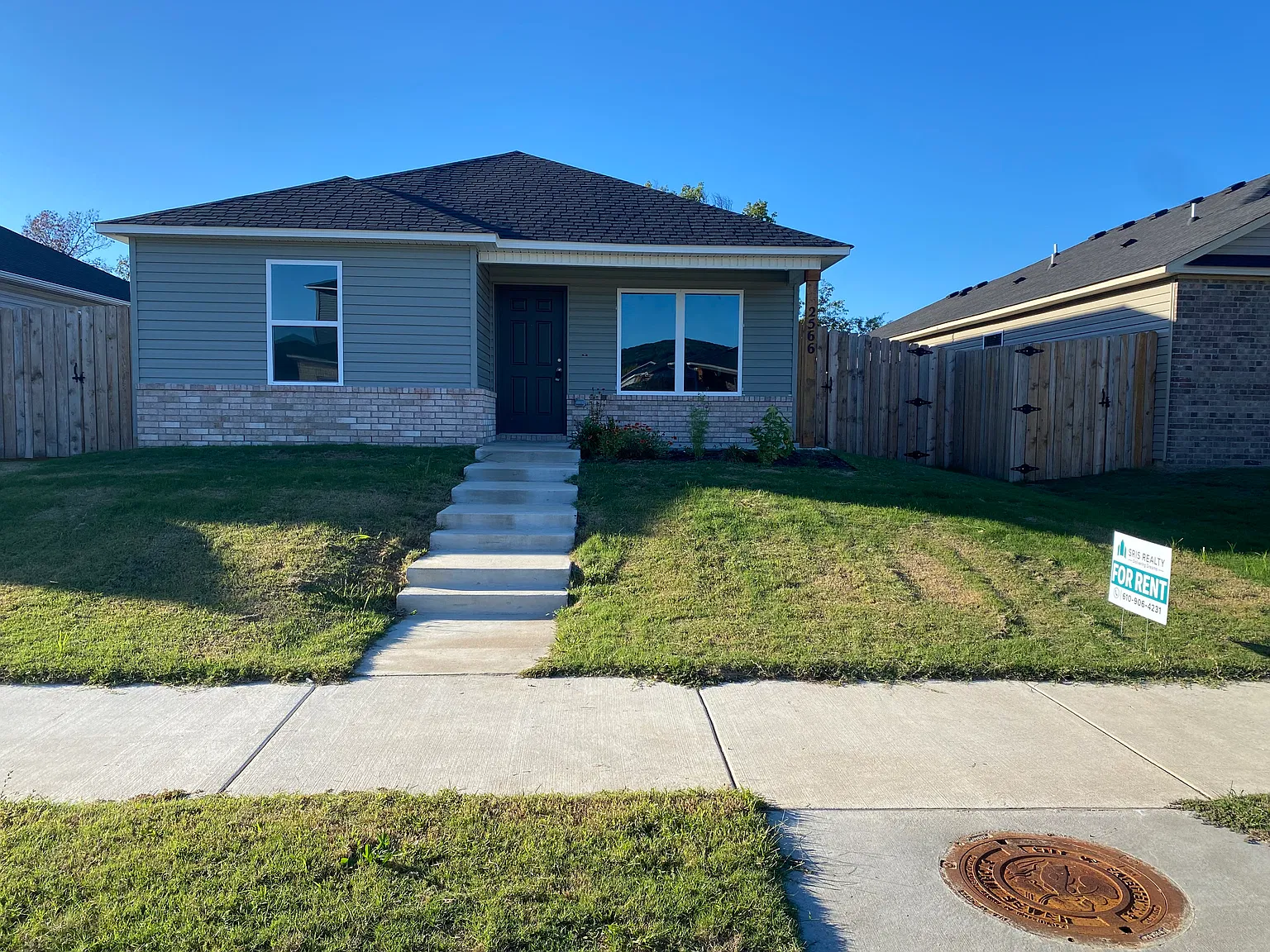 3 bed, 1125 sqft, $1,550 — Photo 1