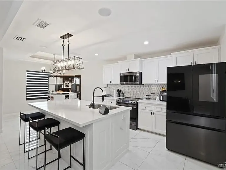4104 S Rodman Ln — Photo 9