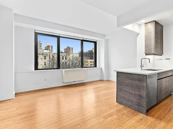 305 W 16th St APT 4A, New York, NY 10011