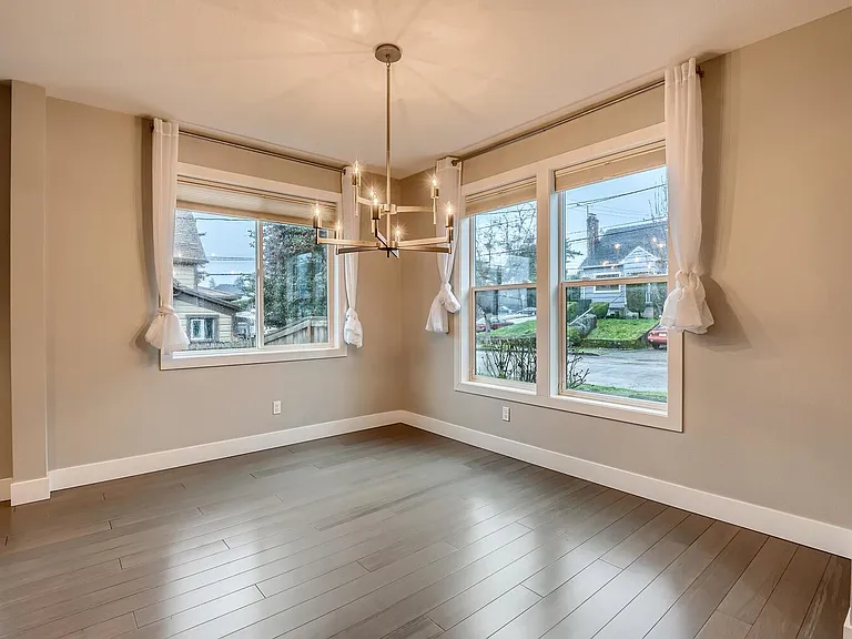1225 NE Holland St — Photo 27