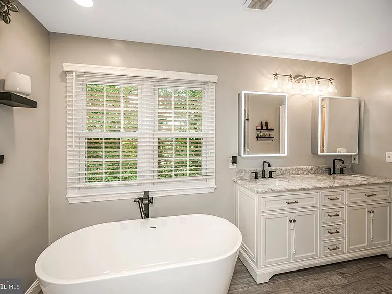 15385 Windsong Ln — Photo 33