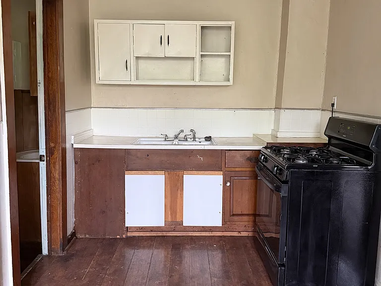 292 Falconer St #3 — Photo 4
