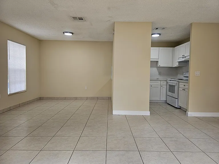 5836 S 37th Ct — Photo 4