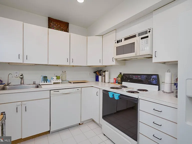 3630 39th St NW #B530 — Photo 22