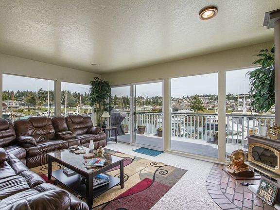 4th image of 2001 Skyline Way APT 203