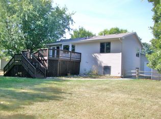 6891 Redwing Ln, Chanhassen, MN 55317