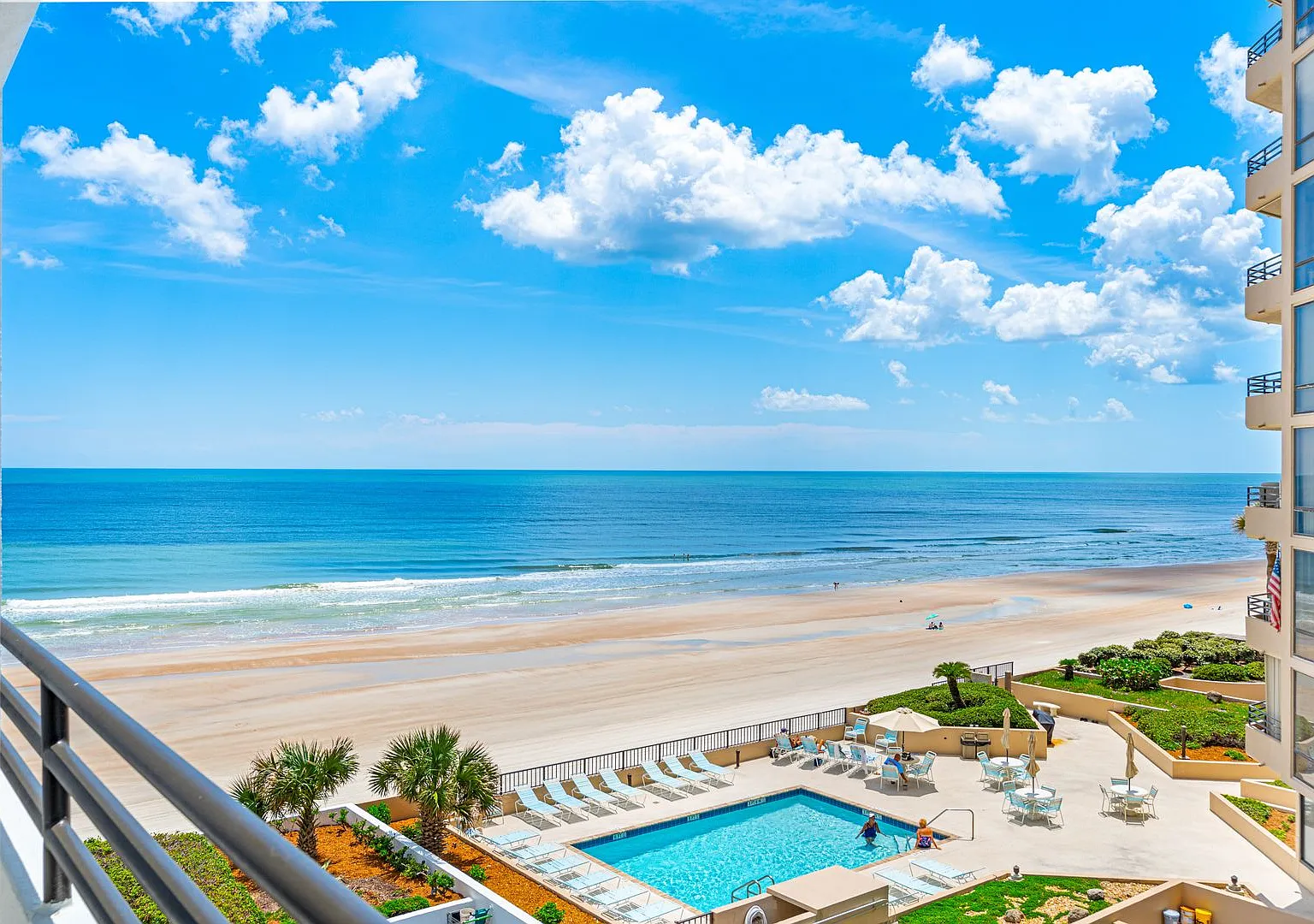 Oceanfront Living in Daytona Beach Shores The World's Most Famous Beach! — Photo 2