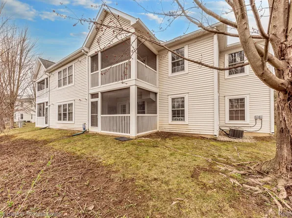 2297 S Main St #48, Ann Arbor, MI 48103