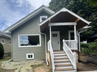 910 76th St, Kenosha, WI 53143