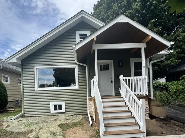 910 76th STREET, Kenosha, WI 53143