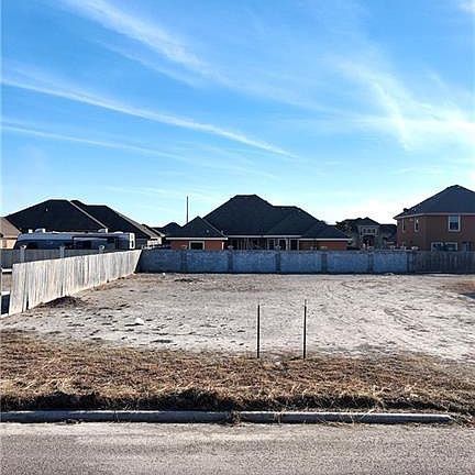 3rd image of 404 River Crest St