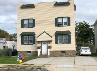 7 Cammerer Ave APT 2, East Rockaway, NY 11518