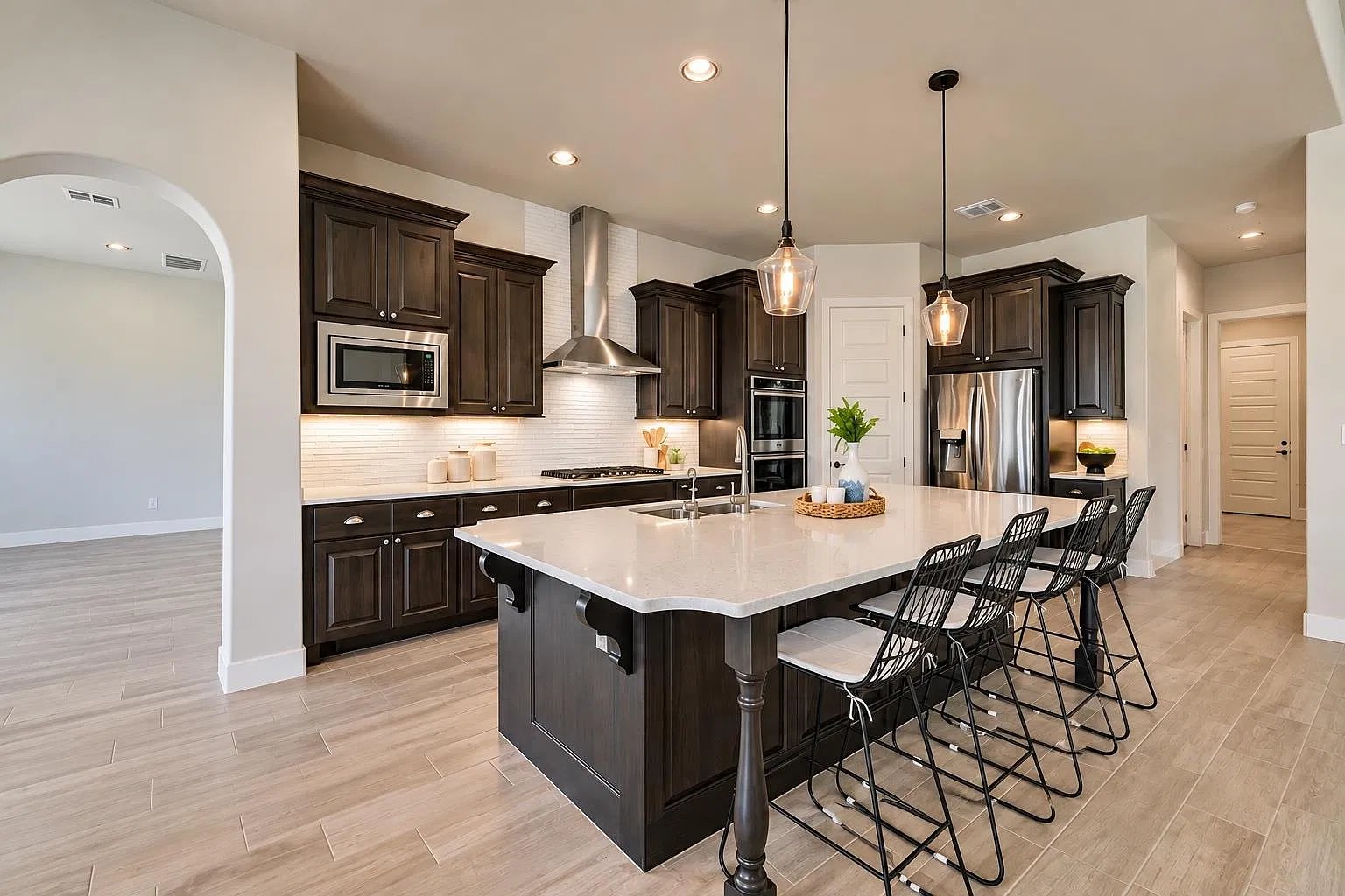 5 bed, 4.5 bath, 4275 sqft, $6,250 — Photo 4