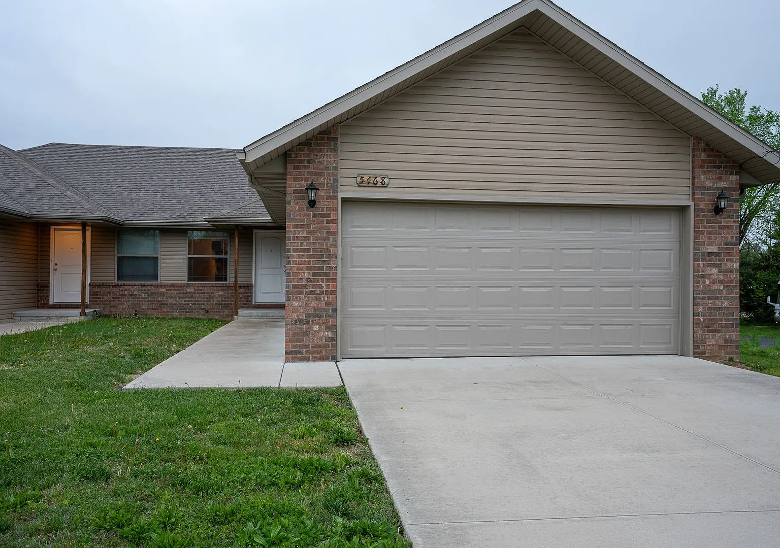 3 Bedroom Duplex with a fenced in yard in Battlefield, MO — Photo 2