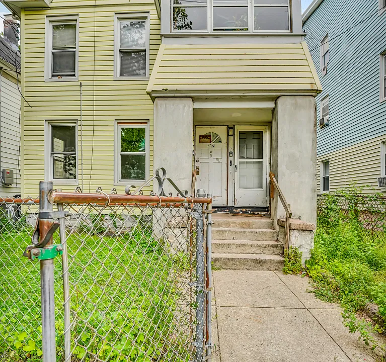 718 Winchester Ave #1