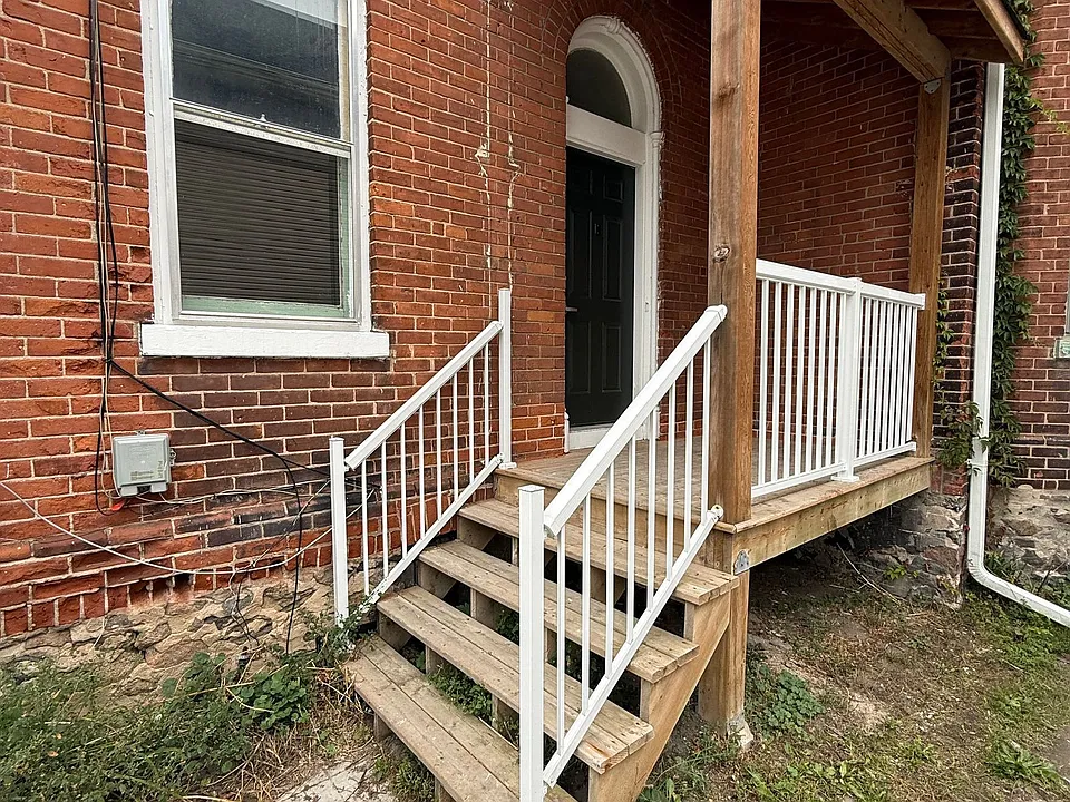 42 Toronto St #2