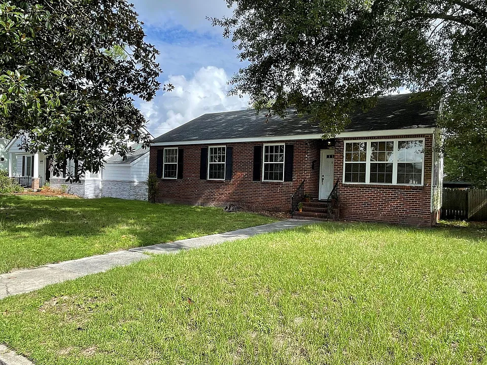 716 e. 53rd St, Unit A (west side of duplex)